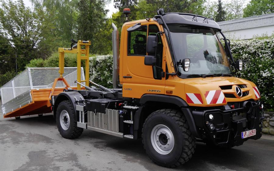 Mercedes-Benz Unimog U218 mit Maytec Abrollsysteme '2018